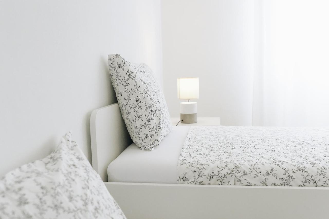 Host Wise - Sweet & Sunny Flat - Ace Location Apartment กัวเตย์รา ภายนอก รูปภาพ
